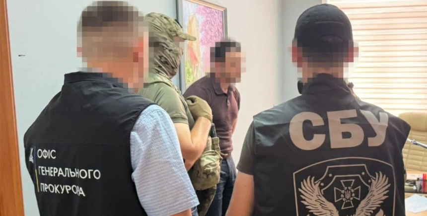 Продавали фейкові посвідчення ОБСЄ: у Києві затримали топпосадовця Держмитслужби Продавали фейкові посвідчення ОБСЄ: у Києві затримали топпосадовця Держмитслужби