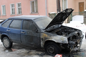 В Николаеве горели два автомобиля - Volkswagen и ВАЗ