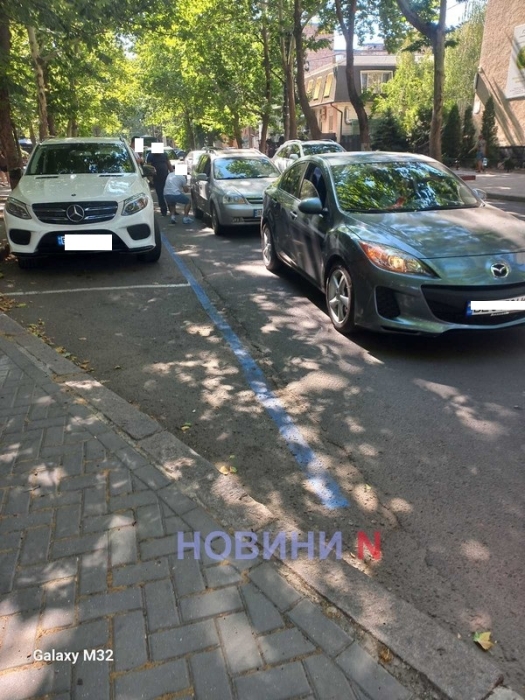 Toyota не пропустила Chevrolet у центрі Миколаєва Toyota не пропустила Chevrolet у центрі Миколаєва