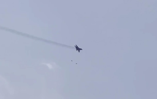 МиГ-29 уничтожил переправу россиян на Запорожье МиГ-29 уничтожил переправу россиян на Запорожье