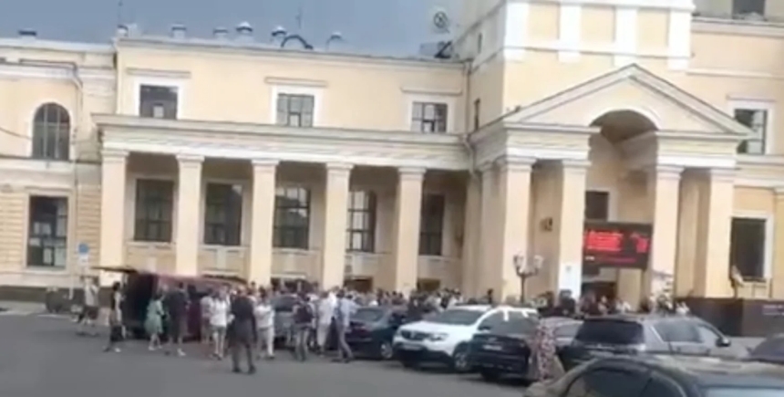 В Харькове очередной скандал с мобилизацией: в ТЦК и полиции отреагировали (видео) В Харькове очередной скандал с мобилизацией: в ТЦК и полиции отреагировали (видео)