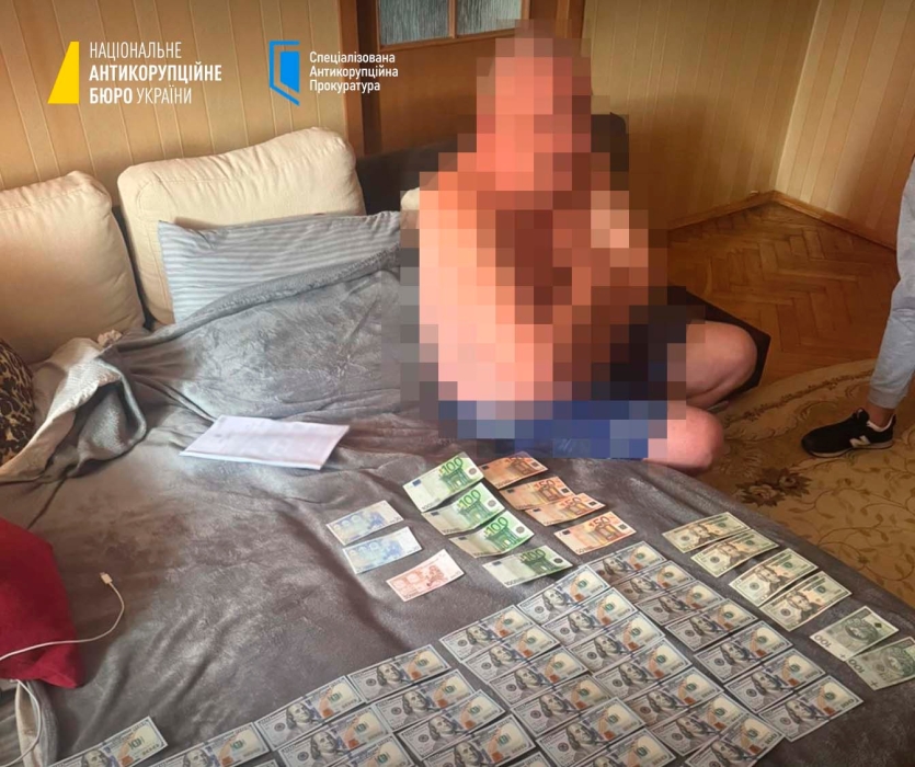 На взятке поймали председателя суда (видео) На взятке поймали председателя суда (видео)