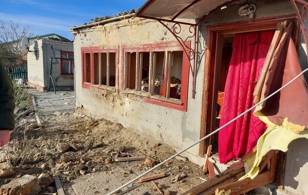 Зруйновано будинки, сотні абонентів відключили від електрики: наслідки ударів по Миколаївській області Зруйновано будинки, сотні абонентів відключили від електрики: наслідки ударів по Миколаївській області