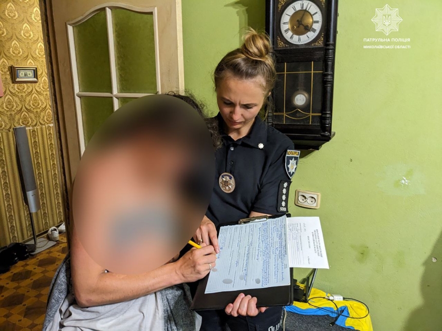 У центрі Миколаєва гола жінка влаштувала променад (відео 18+) У центрі Миколаєва гола жінка влаштувала променад (відео 18+)