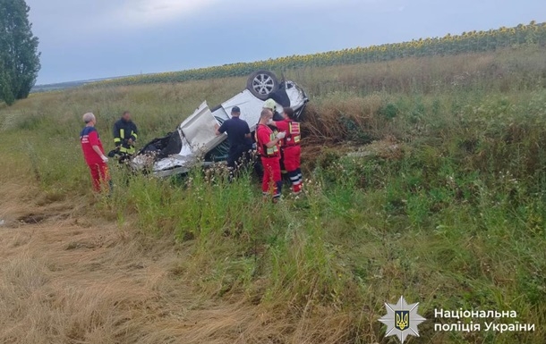На трасі Київ - Одеса перекинувся Lexus: загинула жінка-водій На трасі Київ - Одеса перекинувся Lexus: загинула жінка-водій