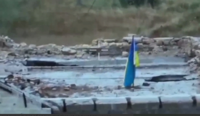 Украинский флаг взвился над Кинбурнской косой Украинский флаг взвился над Кинбурнской косой