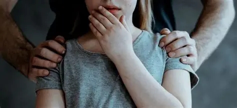 Украинка снимала на видео как насилуют ее 5-летнюю дочь: суд вынес приговор Украинка снимала на видео как насилуют ее 5-летнюю дочь: суд вынес приговор