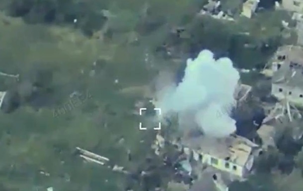Украинские бойцы уничтожили редкий российский комплекс РЭБ «КОП-2» (видео) Украинские бойцы уничтожили редкий российский комплекс РЭБ «КОП-2» (видео)