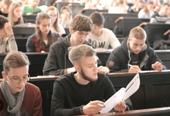 З українських ВНЗ відрахували десятки тисяч чоловіків віком від 25 років З українських ВНЗ відрахували десятки тисяч чоловіків віком від 25 років