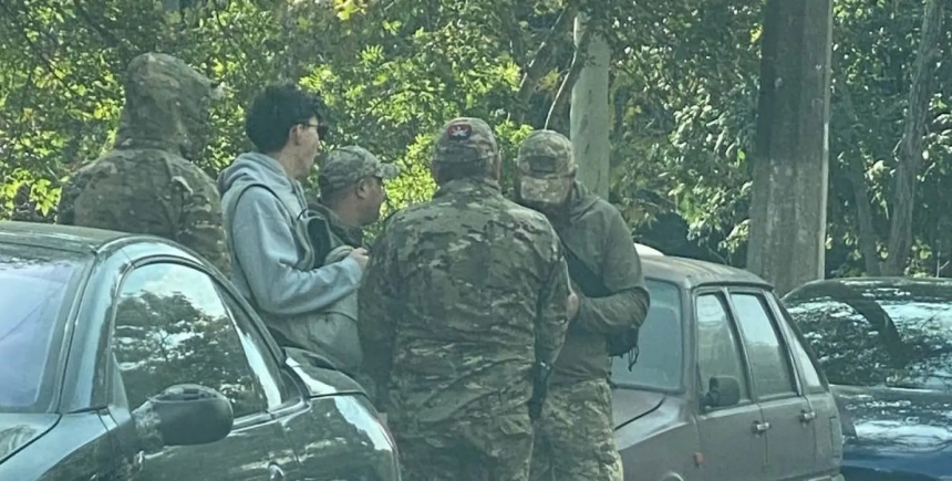 В Одессе таксист помог пассажиру скрыться от ТЦК и полиции, — соцсети (видео) В Одессе таксист помог пассажиру скрыться от ТЦК и полиции, — соцсети (видео)