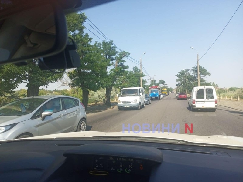 В Николаеве пробка на Варваровском мосту: в чем причина В Николаеве пробка на Варваровском мосту: в чем причина
