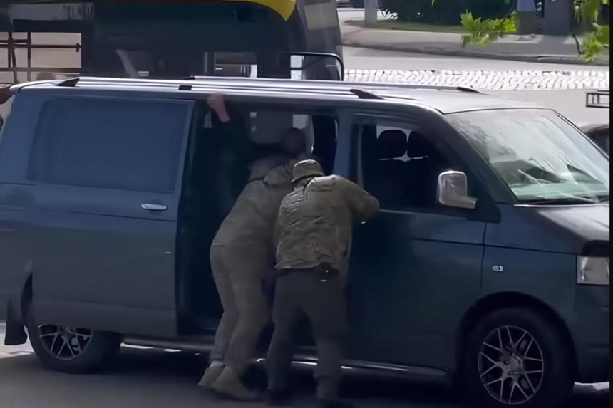 Мобильные ТЦК в Украине уже работают, — нардеп Мобильные ТЦК в Украине уже работают, — нардеп