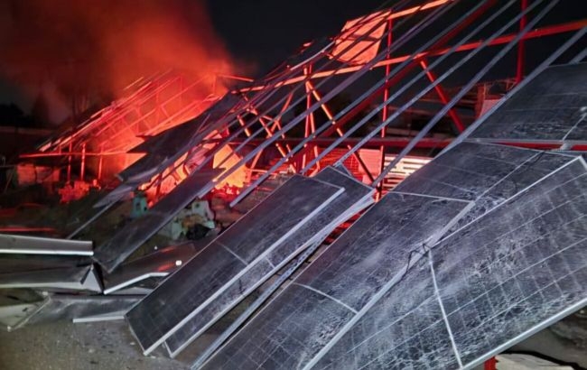 У Кривому Розі є руйнування: що відомо про нічний удар «шахедів» У Кривому Розі є руйнування: що відомо про нічний удар «шахедів»