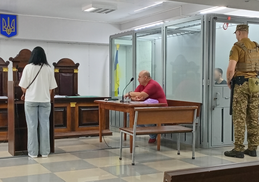Избил и наступил на горло: в Николаеве экс-полицейского судят за убийство Избил и наступил на горло: в Николаеве экс-полицейского судят за убийство