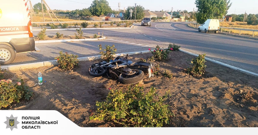 17-річного мотоцикліста госпіталізовано після ДТП на Миколаївщині: поліція шукає свідків 17-річного мотоцикліста госпіталізовано після ДТП на Миколаївщині: поліція шукає свідків