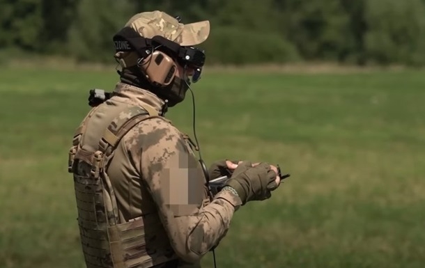 Наркокартелі відправляють своїх людей опановувати FPV-дрони у ЗСУ, - ЗМІ Наркокартелі відправляють своїх людей опановувати FPV-дрони у ЗСУ, - ЗМІ