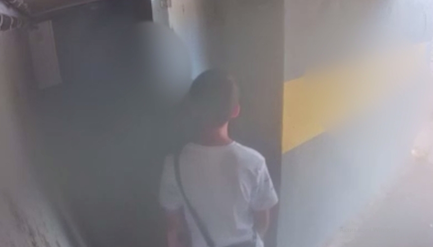 13-летний парень молотком повредил систему видеонаблюдения в одном из укрытий Николаева (видео) 13-летний парень молотком повредил систему видеонаблюдения в одном из укрытий Николаева (видео)
