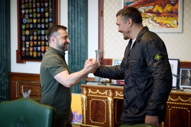 Зеленский провел встречу с Усиком Зеленский провел встречу с Усиком