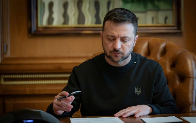 Зеленський ввів санкції проти викрадачів активів з ТОТ і керівників музеїв РФ Зеленський ввів санкції проти викрадачів активів з ТОТ і керівників музеїв РФ