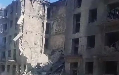 Авиаудар по Купянску: под завалами могут находиться люди (видео) Авиаудар по Купянску: под завалами могут находиться люди (видео)