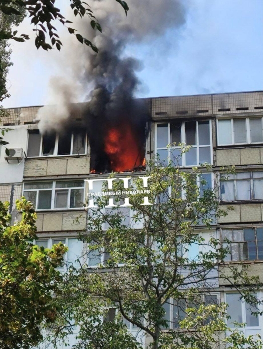 У Миколаєві горіла квартира у багатоповерхівці: одна людина загинула, ще 15 евакуювали У Миколаєві горіла квартира у багатоповерхівці: одна людина загинула, ще 15 евакуювали