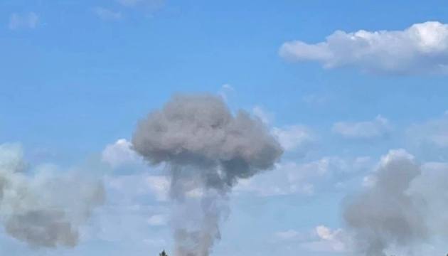 ГУР уничтожило склад боеприпасов в Мелитополе ГУР уничтожило склад боеприпасов в Мелитополе
