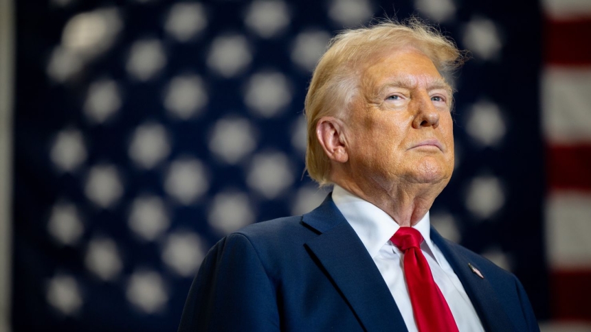 Трамп считает, что Украина должна принять условия России, - СМИ Трамп считает, что Украина должна принять условия России, - СМИ