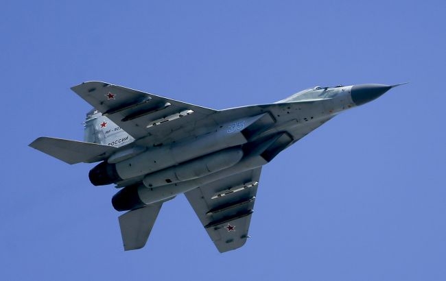 В Армении российский истребитель протаранил столб (фото) В Армении российский истребитель протаранил столб (фото)