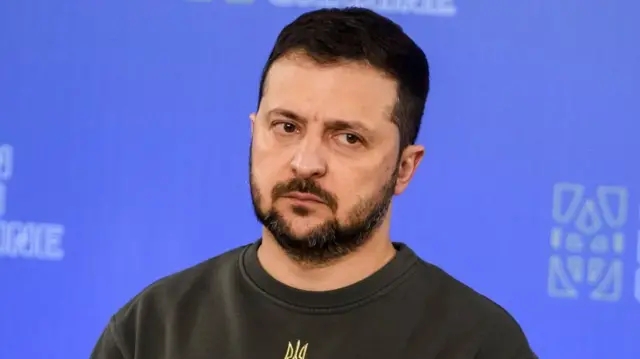 Зеленский хочет 1 млрд долларов в месяц от Европы для закупки оружия Зеленский хочет 1 млрд долларов в месяц от Европы для закупки оружия