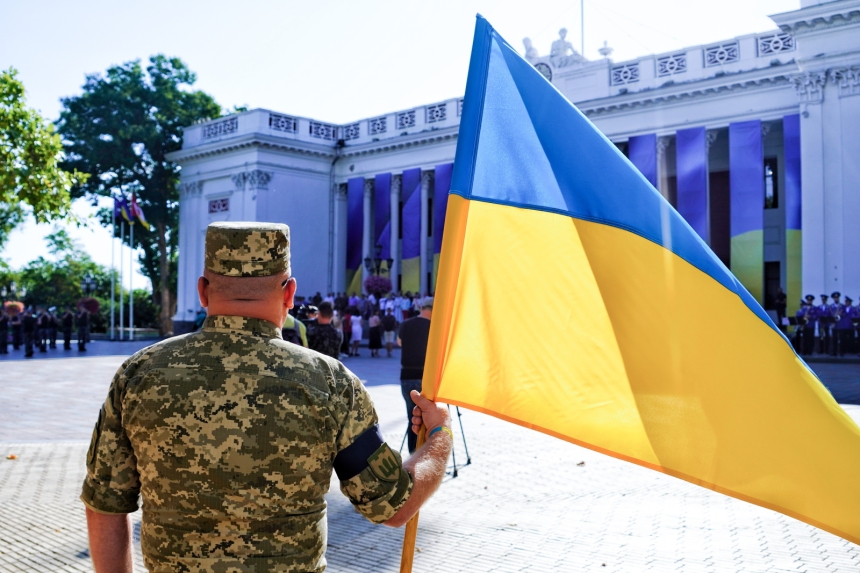 Рішення про виїзд за кордон українців до 22 років ухвалять після дискусій із суспільством Рішення про виїзд за кордон українців до 22 років ухвалять після дискусій із суспільством