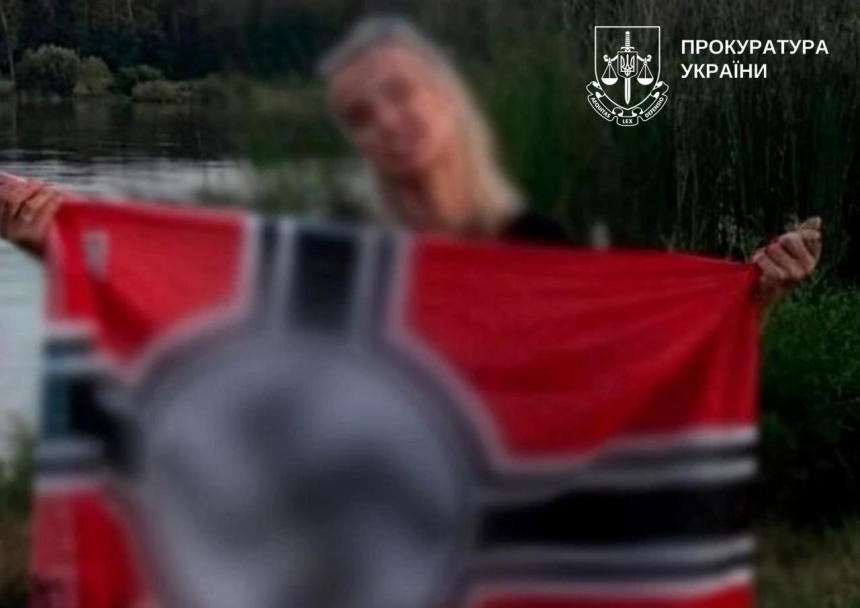 За фото с нацистской символикой киевлянка получила подозрение За фото с нацистской символикой киевлянка получила подозрение