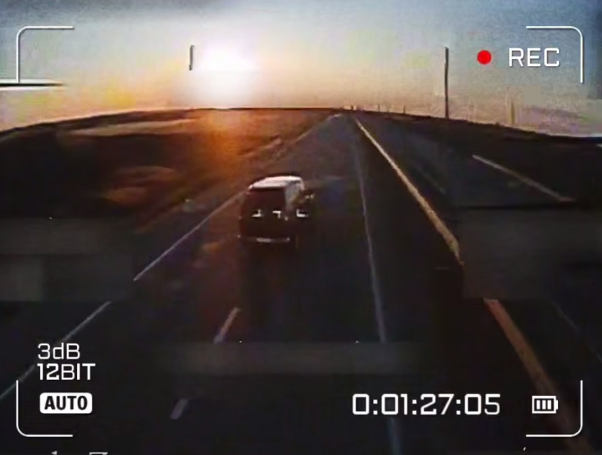 Армия РФ показала, как атакует авто на трассе Николаев-Херсон (видео) Армия РФ показала, как атакует авто на трассе Николаев-Херсон (видео)