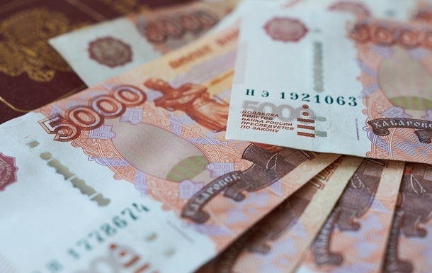 РФ впервые потратила на войну половину собранных налогов, - СМИ РФ впервые потратила на войну половину собранных налогов, - СМИ