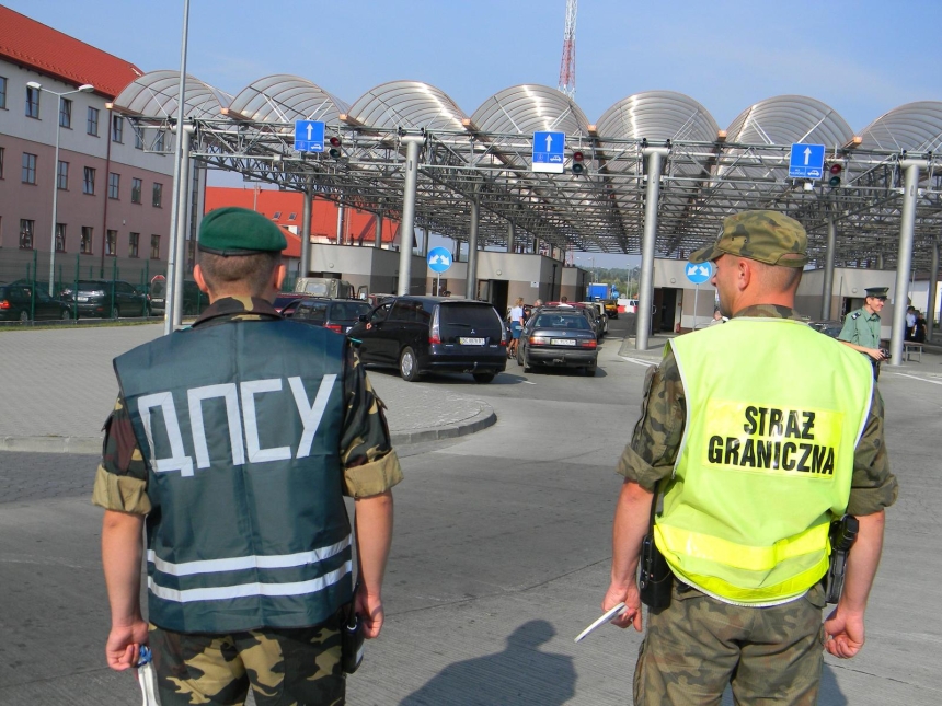 Польша депортировала украинца, угрожавшего поджогами Польша депортировала украинца, угрожавшего поджогами