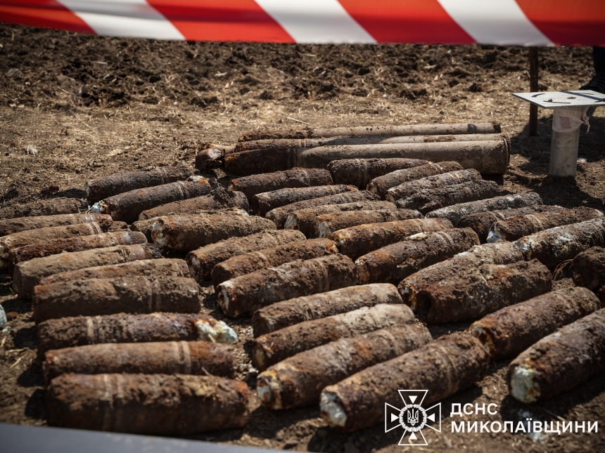 72 боеприпаса обнаружили во дворе частного дома в Николаеве 72 боеприпаса обнаружили во дворе частного дома в Николаеве