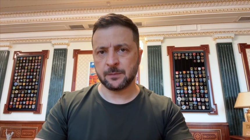 Зеленський заявив, що Путін намагається відтягнути зустріч Зеленський заявив, що Путін намагається відтягнути зустріч