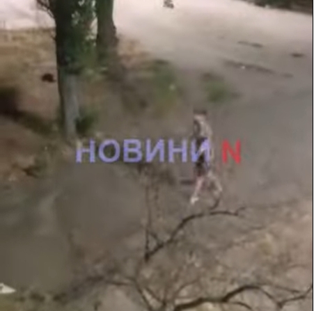 Не «закладки», а «выброски»? В Николаеве придумали новый способ распространения наркотиков (видео) Не «закладки», а «выброски»? В Николаеве придумали новый способ распространения наркотиков (видео)