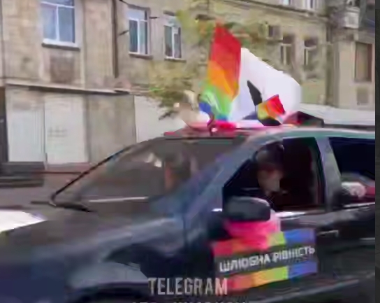 В Харькове прошел автомобильный ЛГБТ-парад В Харькове прошел автомобильный ЛГБТ-парад