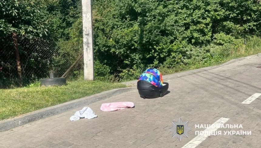 Во Львове отец забыл люльку с младенцем на крыше авто - ребенок травмировался Во Львове отец забыл люльку с младенцем на крыше авто - ребенок травмировался