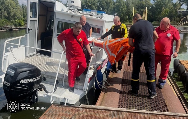 Тимчасову переправу через Дніпро організовано в Кременчуці Тимчасову переправу через Дніпро організовано в Кременчуці