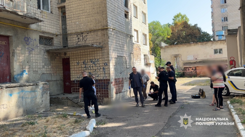 Мать, выбросившая из окна многоэтажки младенца, оказалась жительницей Николаевской области - она задержана Мать, выбросившая из окна многоэтажки младенца, оказалась жительницей Николаевской области - она задержана