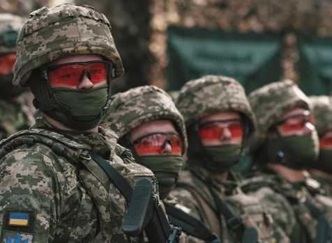 Вперше контракт 18-24 підписали дівчата: на яку посаду їх зарахували Вперше контракт 18-24 підписали дівчата: на яку посаду їх зарахували