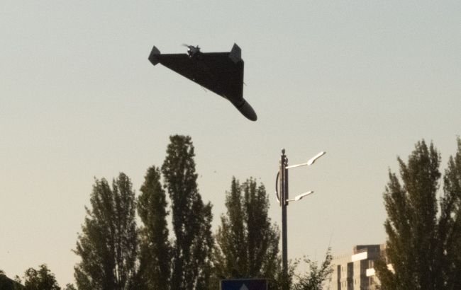 В центре Нежина посреди дня упали обломки сбитого «шахеда» В центре Нежина посреди дня упали обломки сбитого «шахеда»