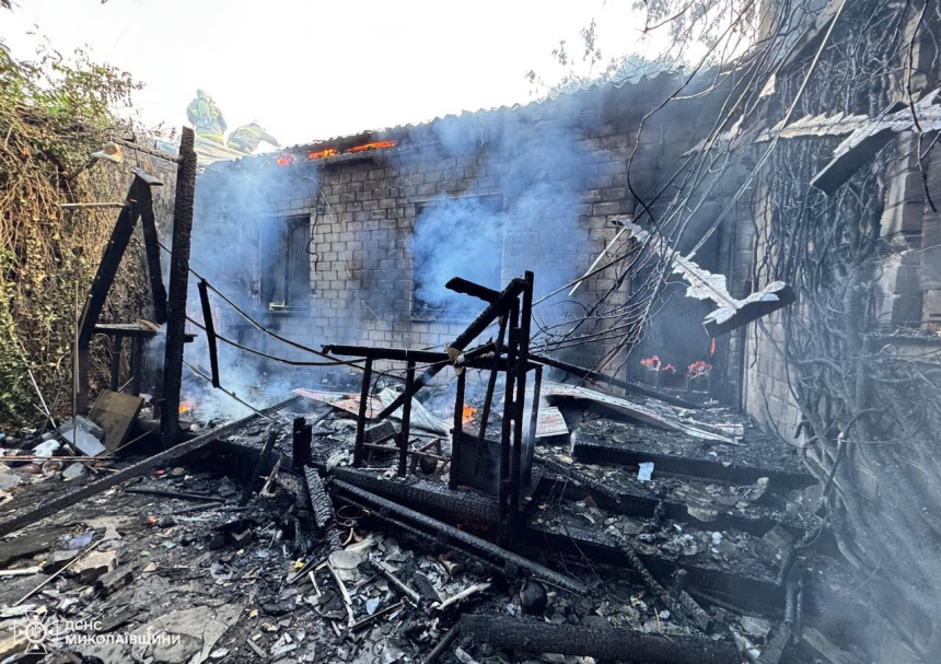 З'явилося відео з місця пожежі у житловому будинку у центрі Миколаєва З'явилося відео з місця пожежі у житловому будинку у центрі Миколаєва