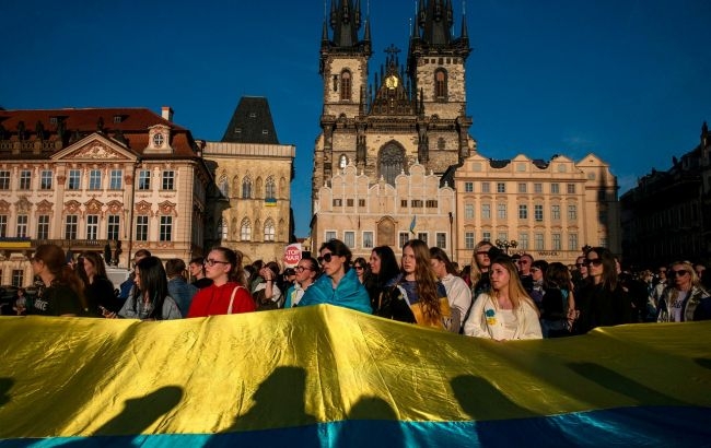 Чехия заработала на украинских беженцах вдвое больше, чем потратила Чехия заработала на украинских беженцах вдвое больше, чем потратила