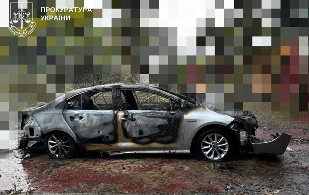 Росіяни обстріляли авто в Херсоні, поранено дітей Росіяни обстріляли авто в Херсоні, поранено дітей
