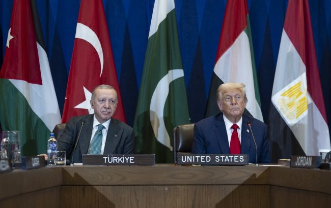 Трамп и еще три лидера подписали мирную сделку по Газе Трамп и еще три лидера подписали мирную сделку по Газе