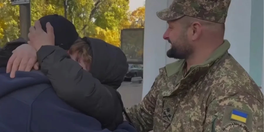 Бійці загону «Ангели» повернули додому українських військових, які перебували в полоні та рабстві на окупованих територіях (відео) Бійці загону «Ангели» повернули додому українських військових, які перебували в полоні та рабстві на окупованих територіях (відео)