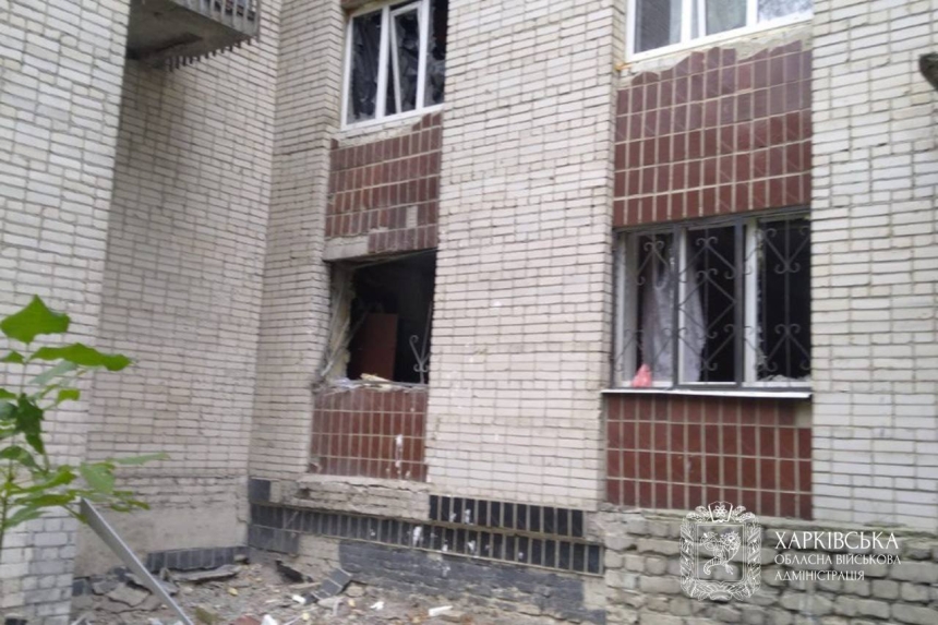 Росіяни вдарили по гуртожитку у Харкові (фото) Росіяни вдарили по гуртожитку у Харкові (фото)