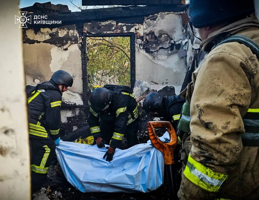 В Киевской области из-за атаки РФ погибли три человека, среди них двое детей В Киевской области из-за атаки РФ погибли три человека, среди них двое детей